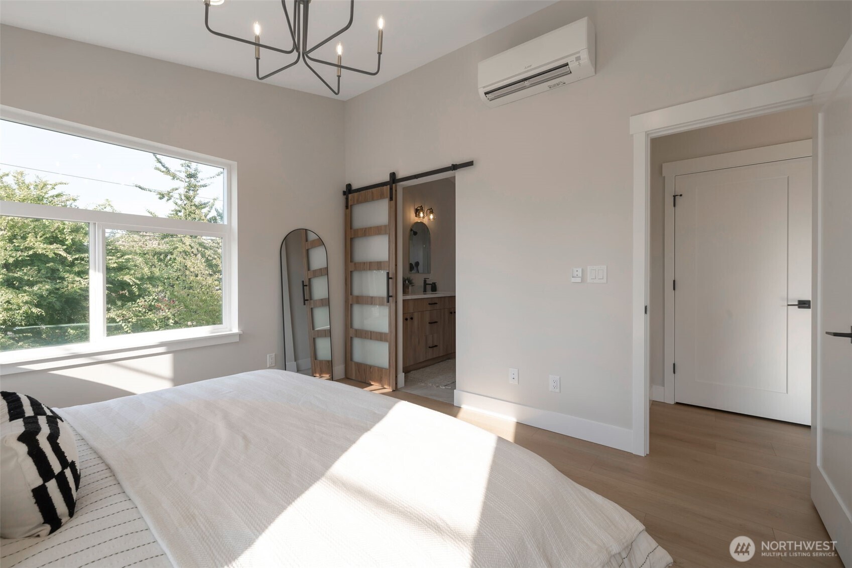 1605 SW Kenyon Street , Seattle, WA 98106