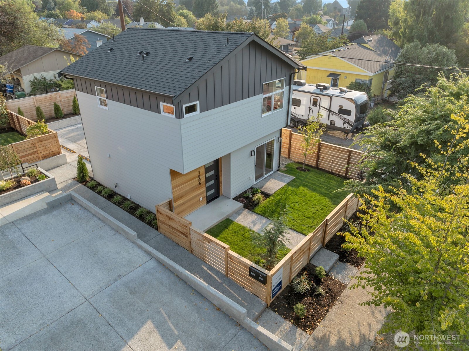 1605 SW Kenyon Street , Seattle, WA 98106