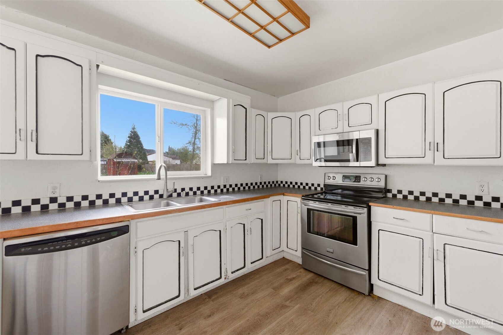 14751 89th Avenue SE, Yelm, WA 98597