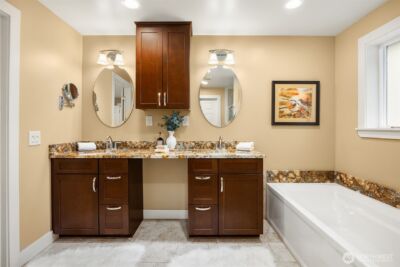 22018 SE 35th Street , Sammamish, WA 98075 - Photo 16