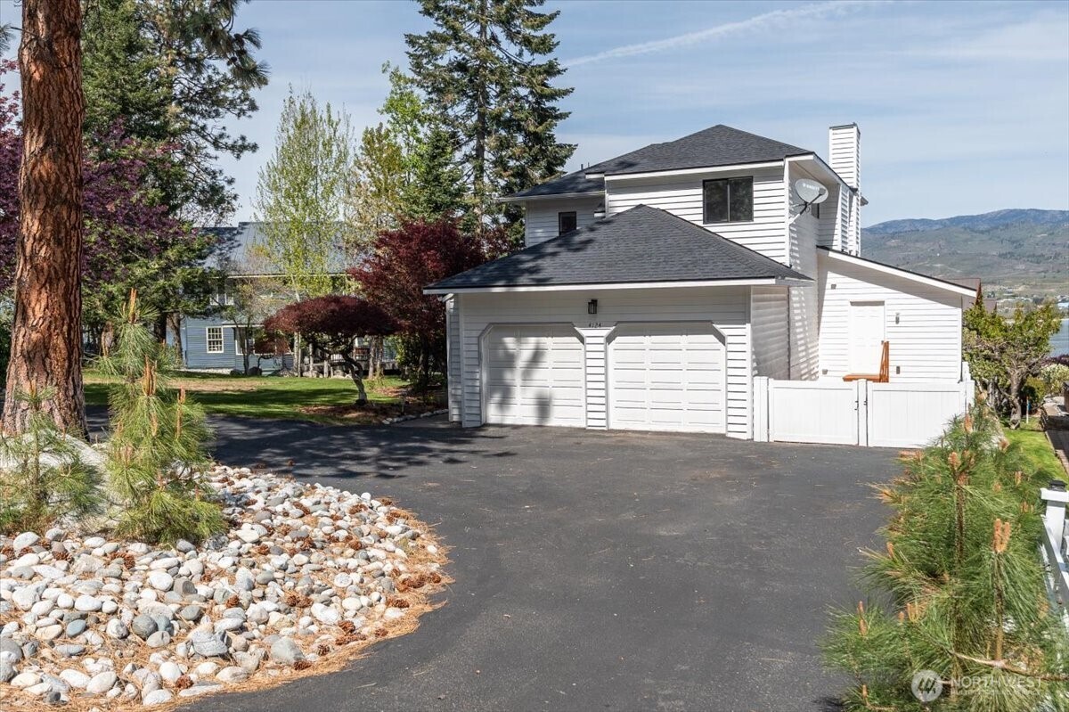4124 Lakeview Place , Chelan, WA 98816