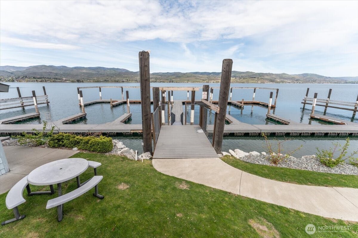 4124 Lakeview Place , Chelan, WA 98816