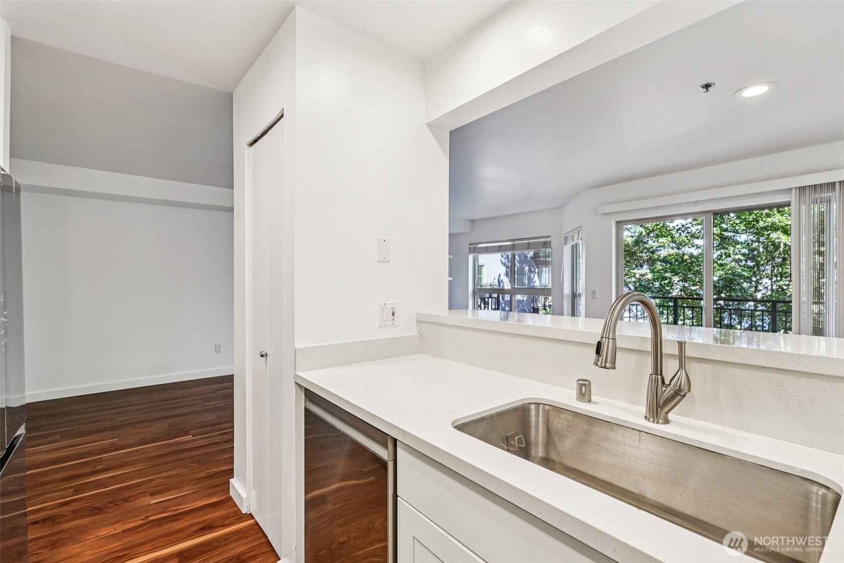1425 Dexter Avenue N #611, Seattle, WA 98109