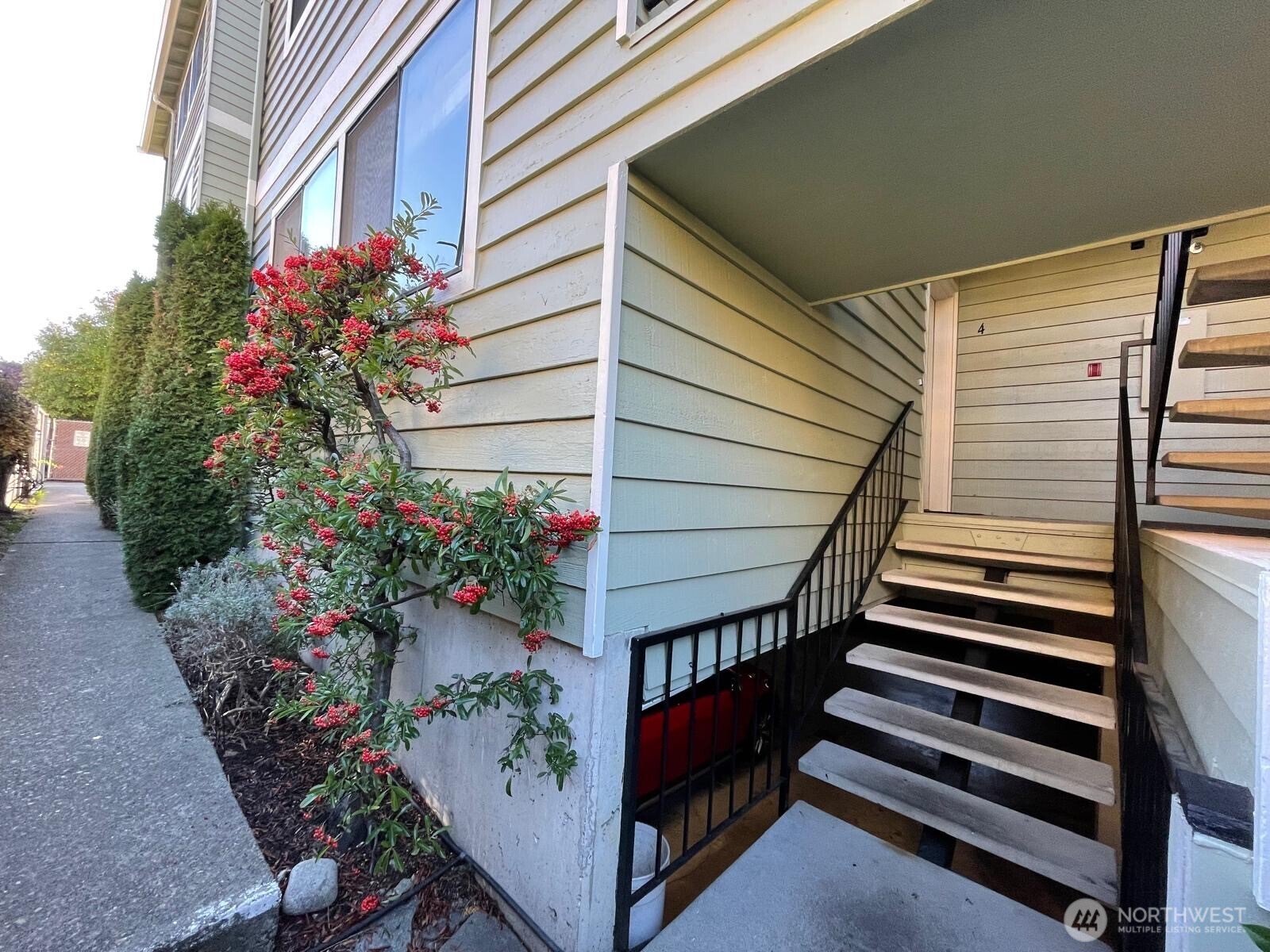 731 N 94th Street #8, Seattle, WA 98103