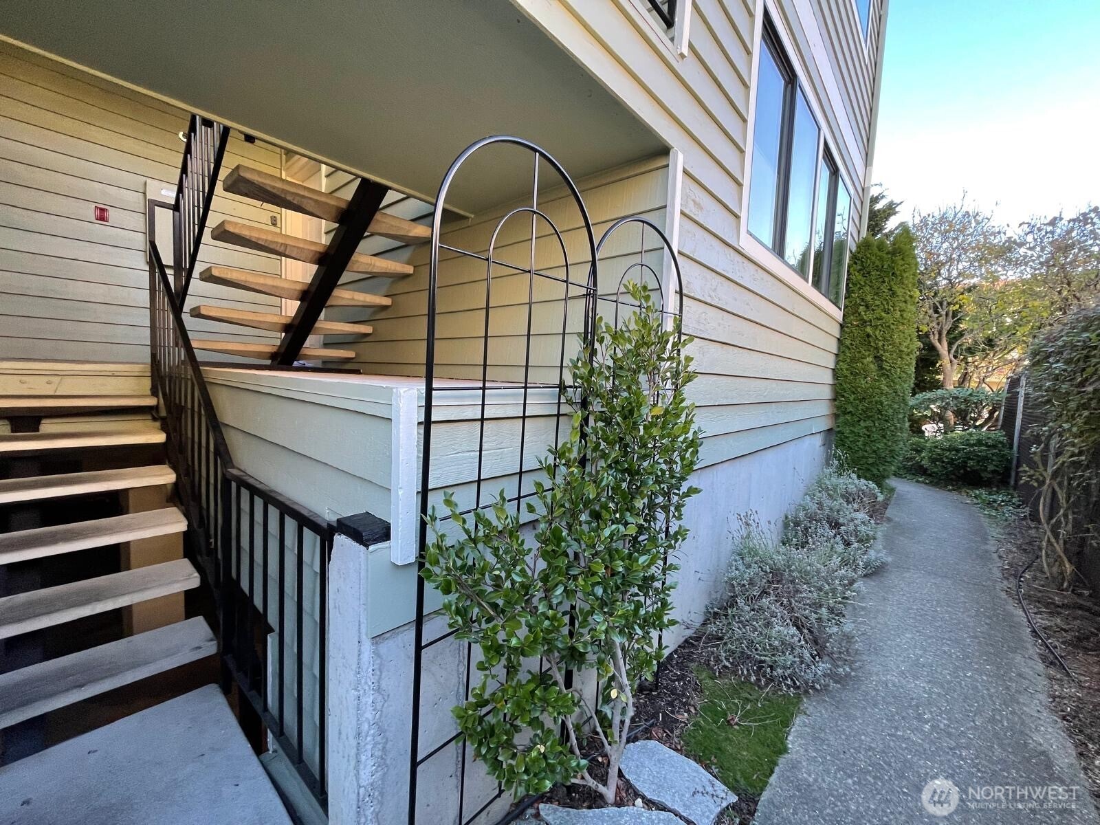 731 N 94th Street #8, Seattle, WA 98103