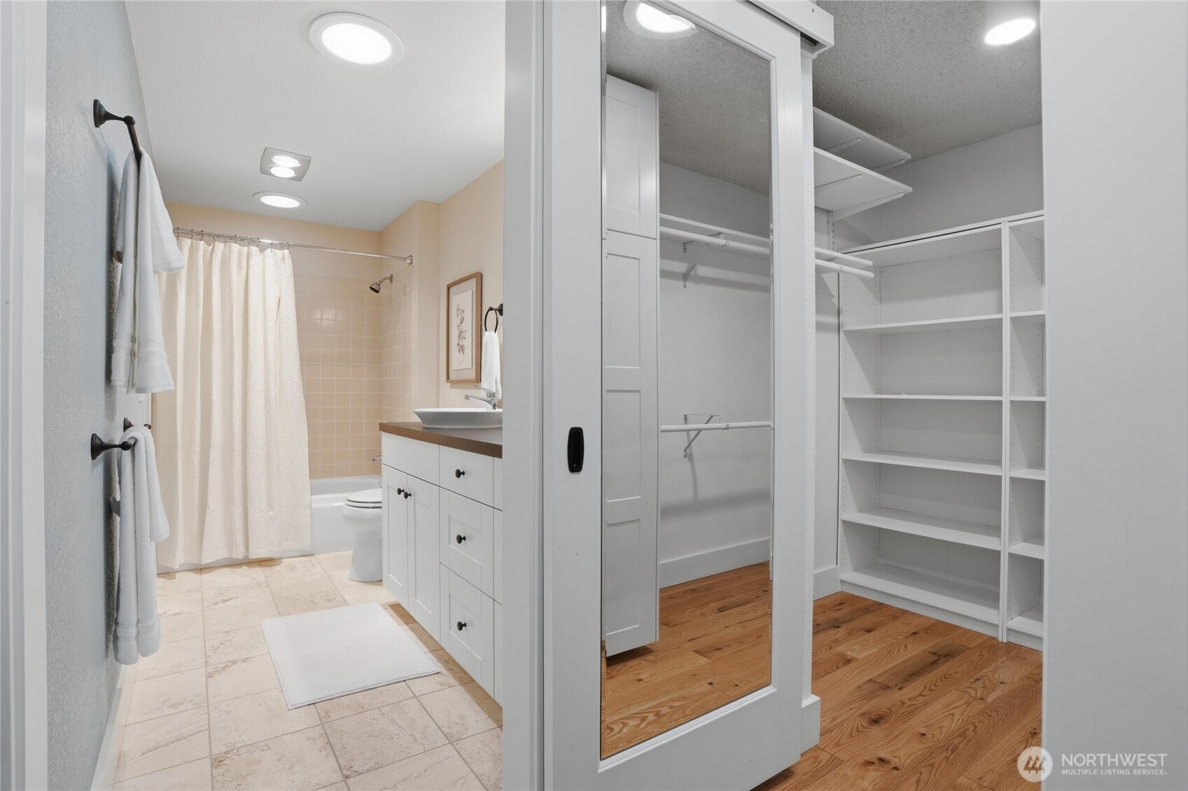 790 Madison Avenue N, Bainbridge Island, WA 98110