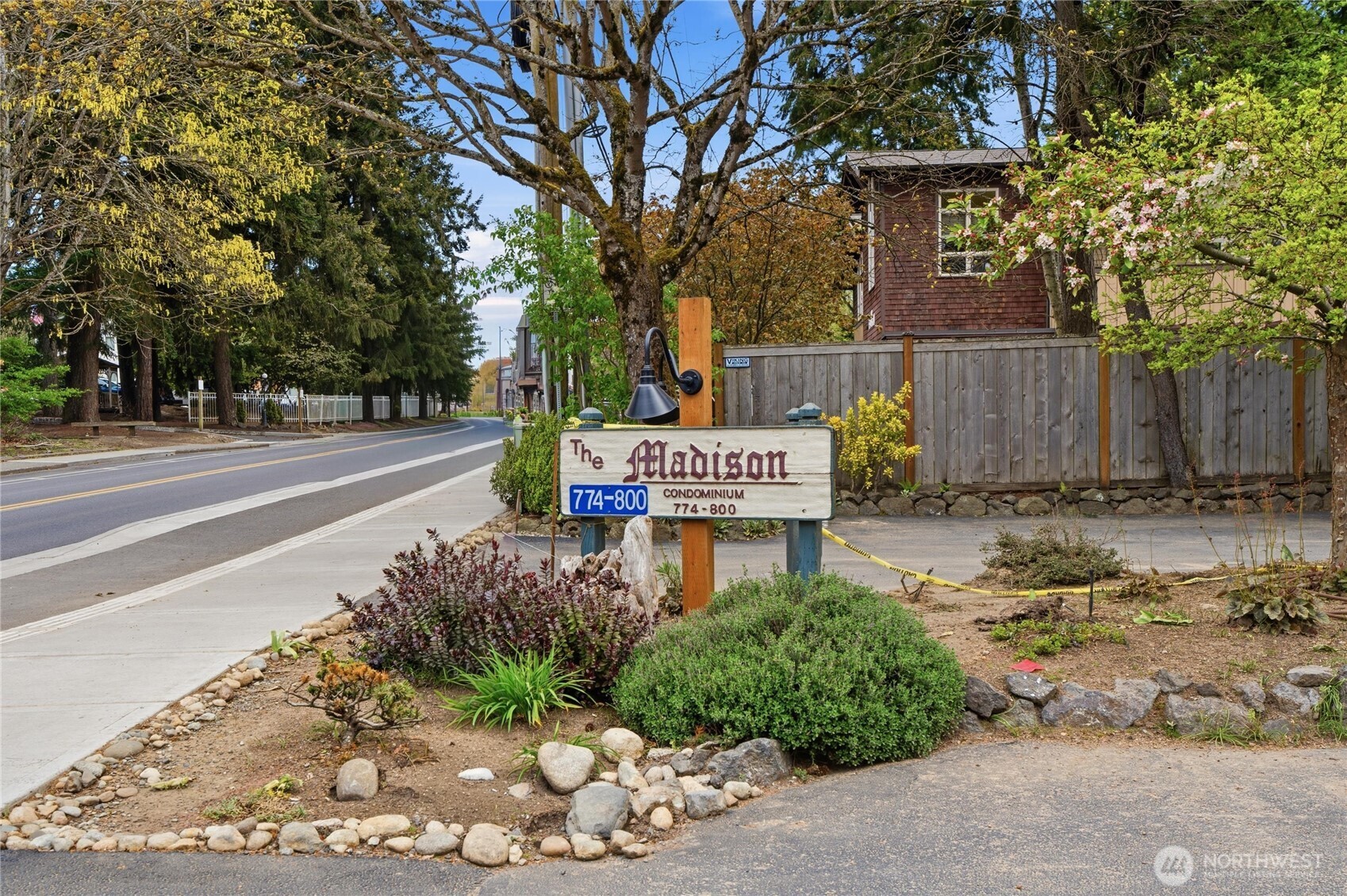 790 Madison Avenue N, Bainbridge Island, WA 98110