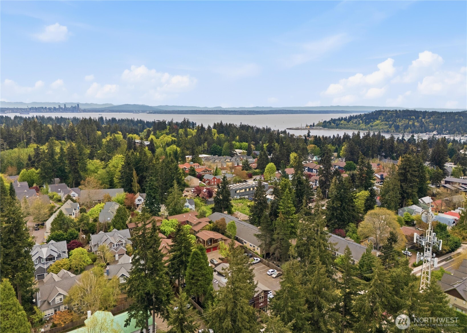 790 Madison Avenue N, Bainbridge Island, WA 98110