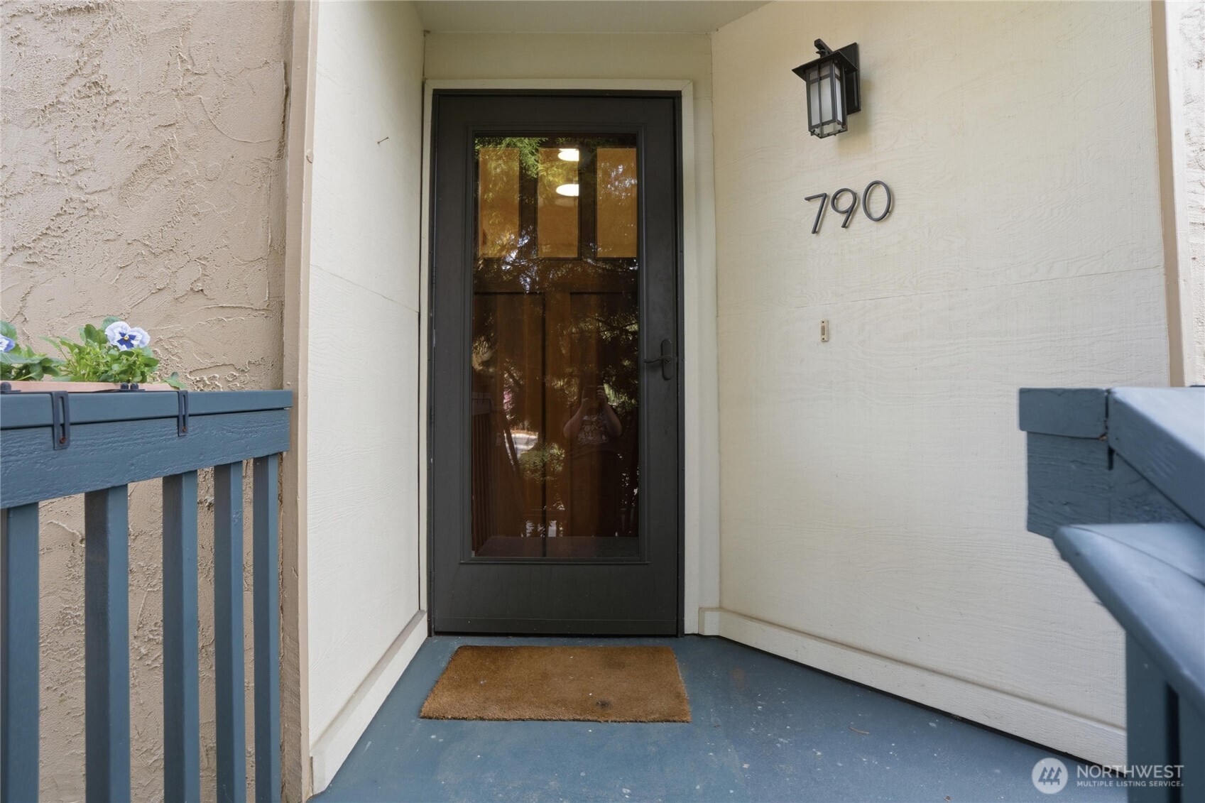 790 Madison Avenue N, Bainbridge Island, WA 98110