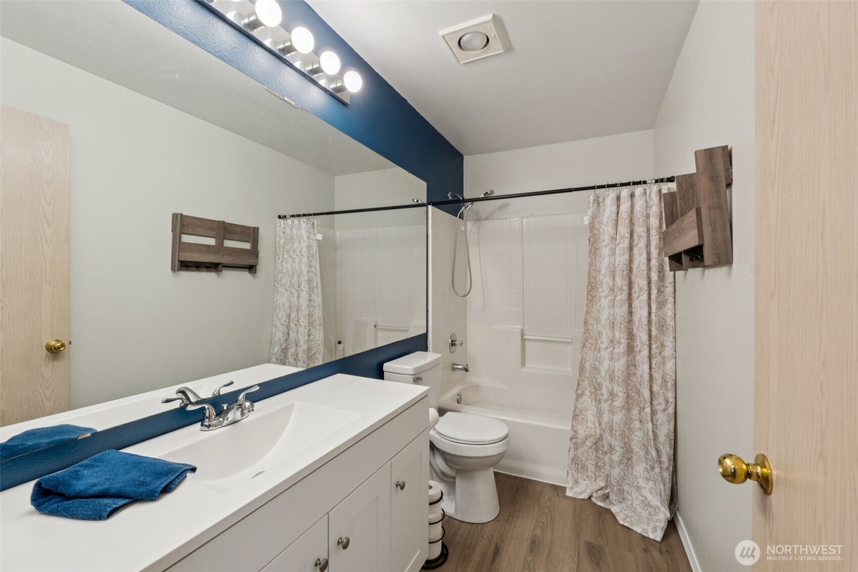 9210 Market Place #H201, Lake Stevens, WA 98258