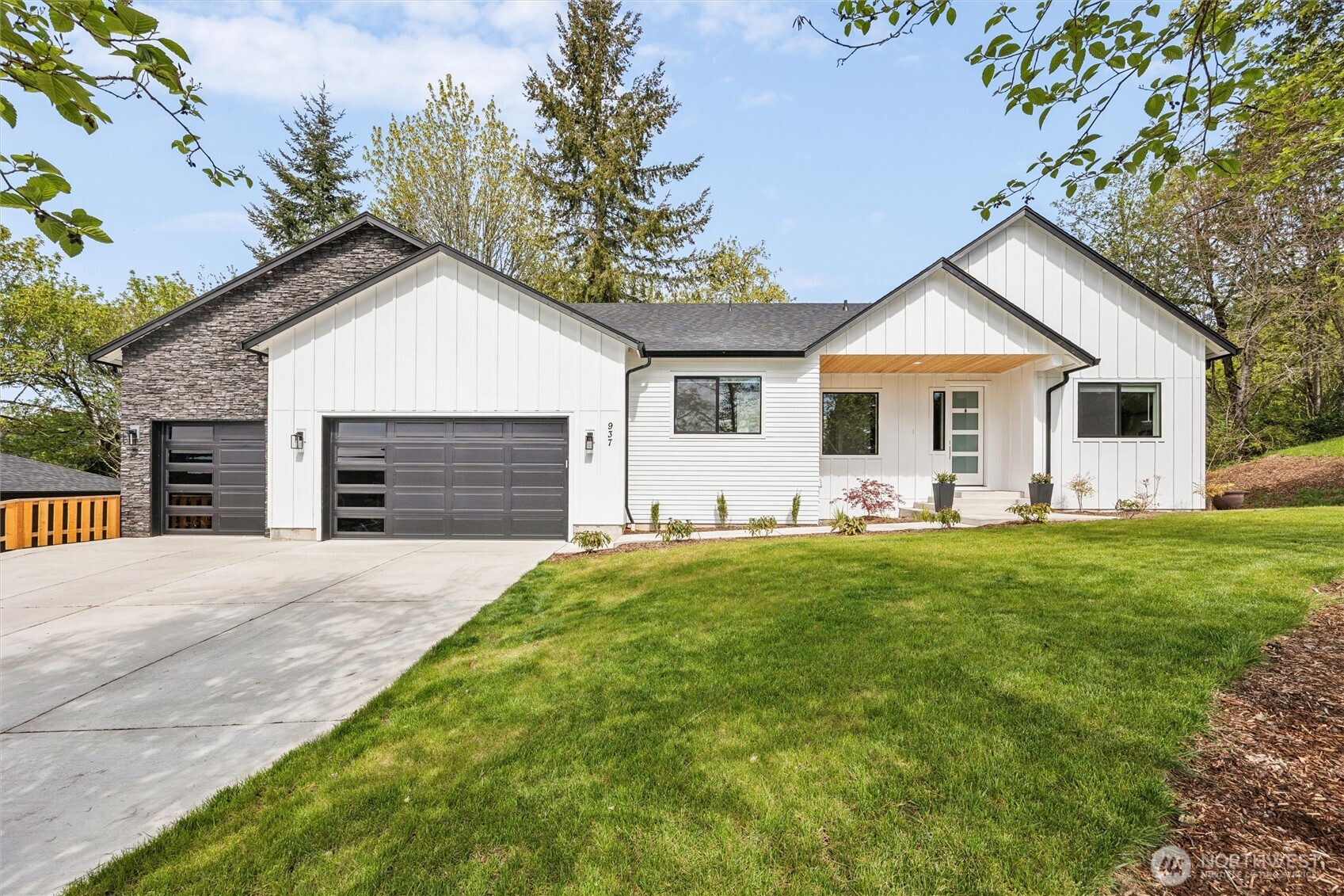 937 Edinburgh Court , Kelso, WA 98626