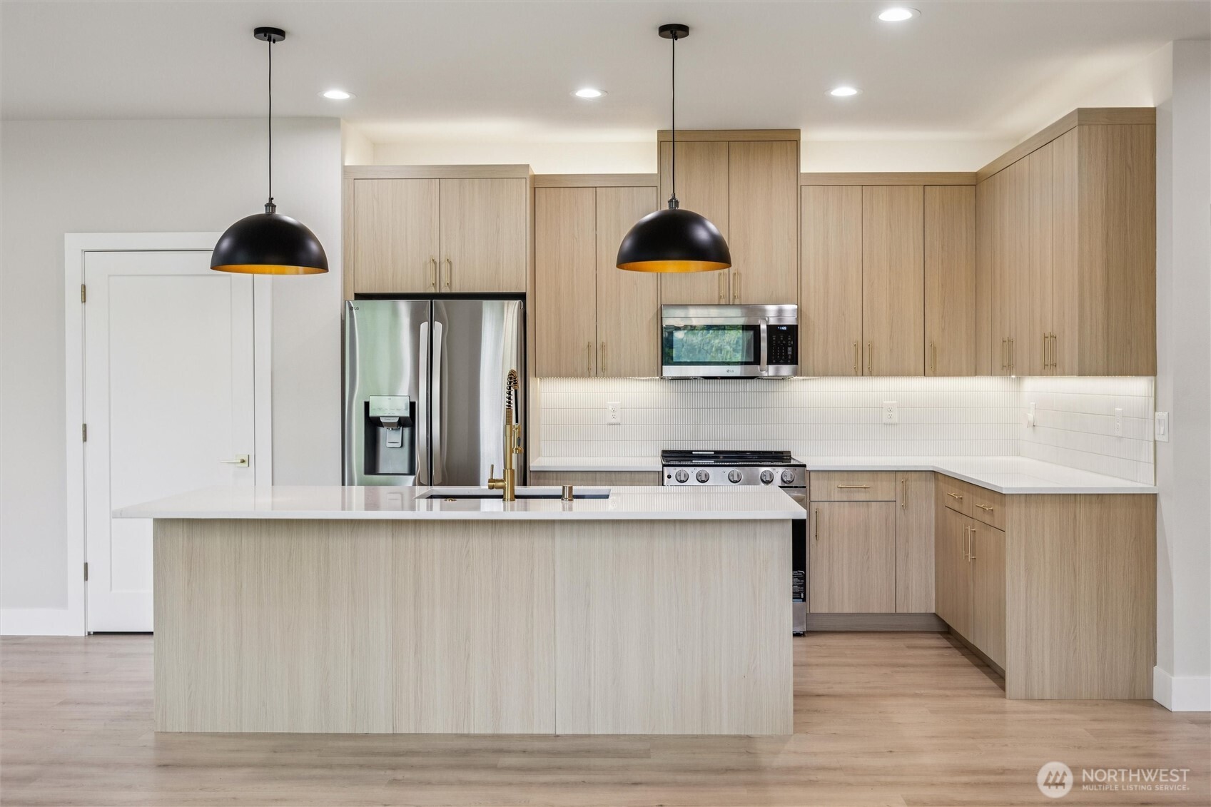 937 Edinburgh Court , Kelso, WA 98626