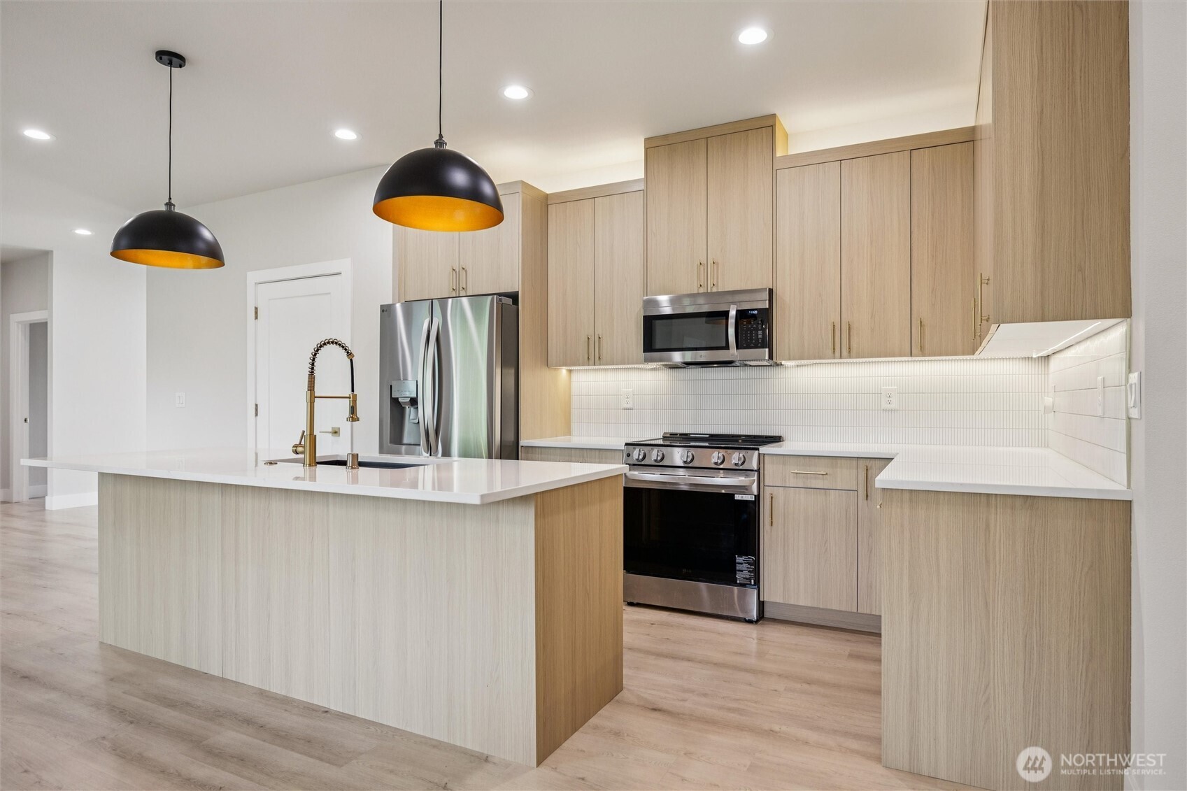 937 Edinburgh Court , Kelso, WA 98626
