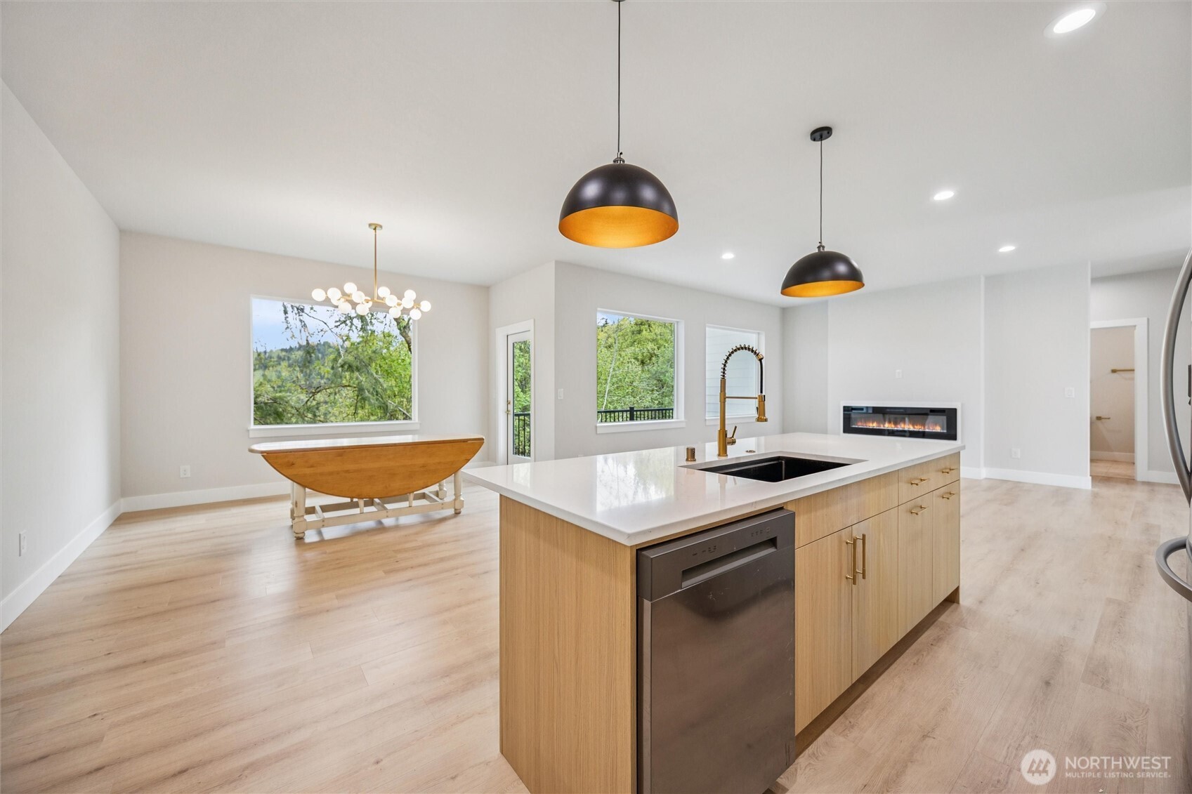 937 Edinburgh Court , Kelso, WA 98626
