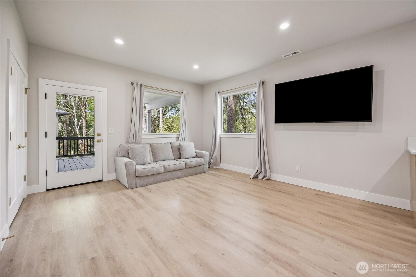 937 Edinburgh Court , Kelso, WA 98626
