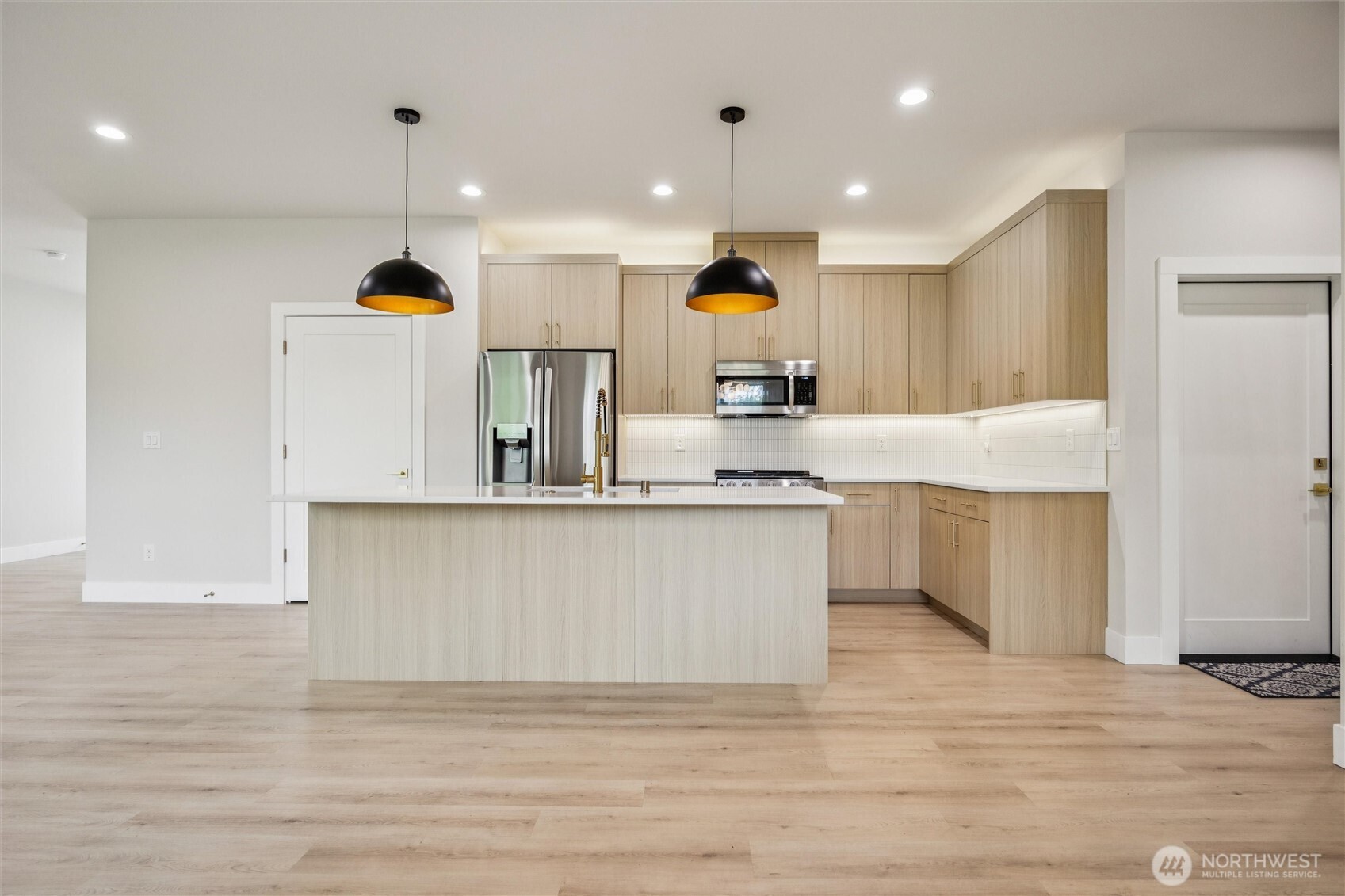 937 Edinburgh Court , Kelso, WA 98626