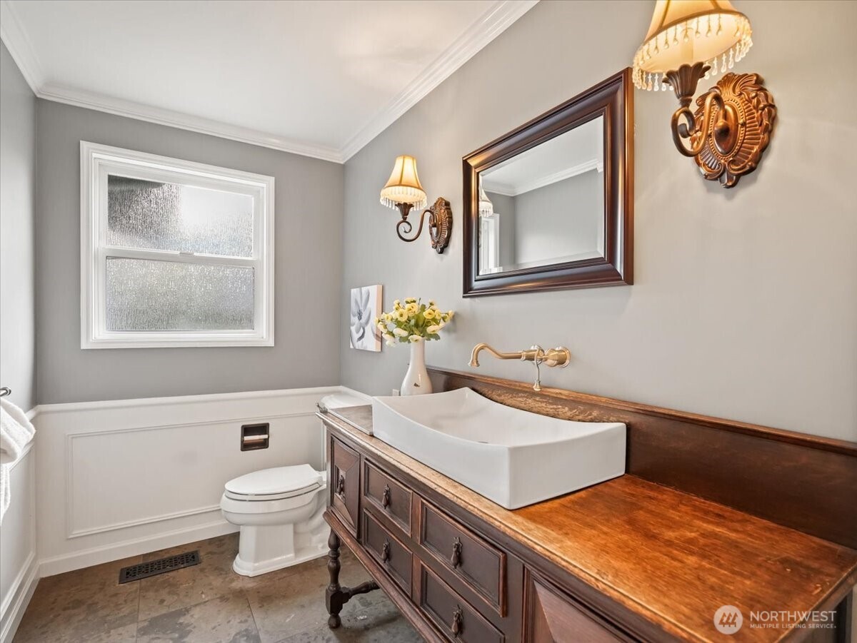 8255 SE 59th Street , Mercer Island, WA 98040