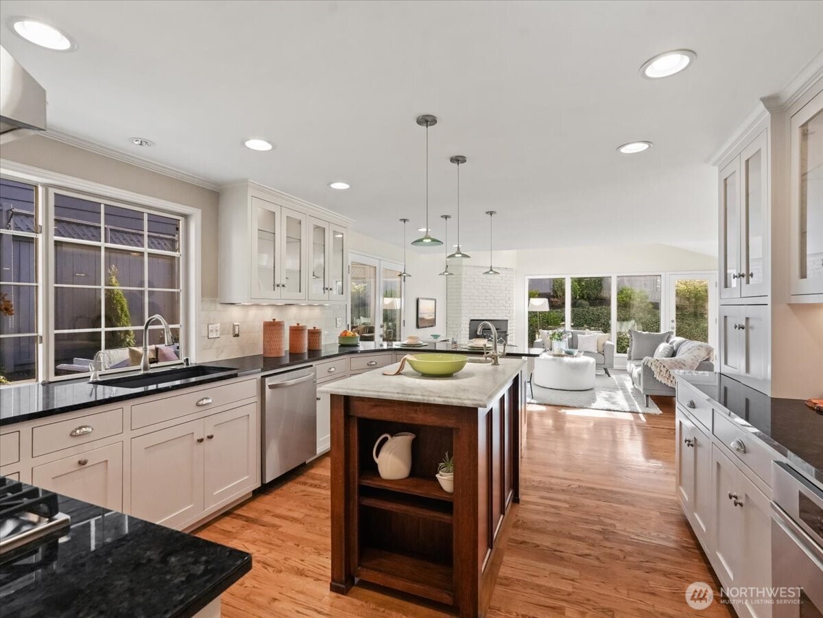 8255 SE 59th Street , Mercer Island, WA 98040