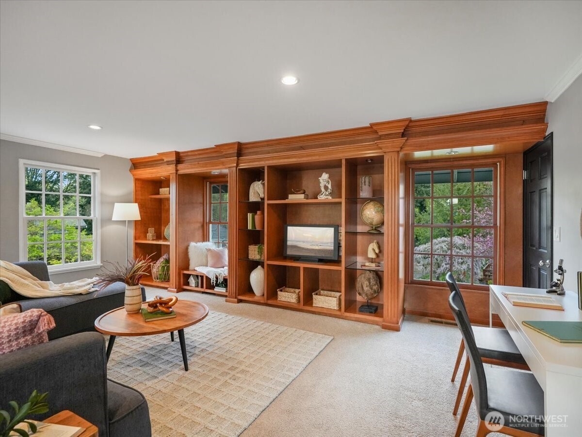 8255 SE 59th Street , Mercer Island, WA 98040