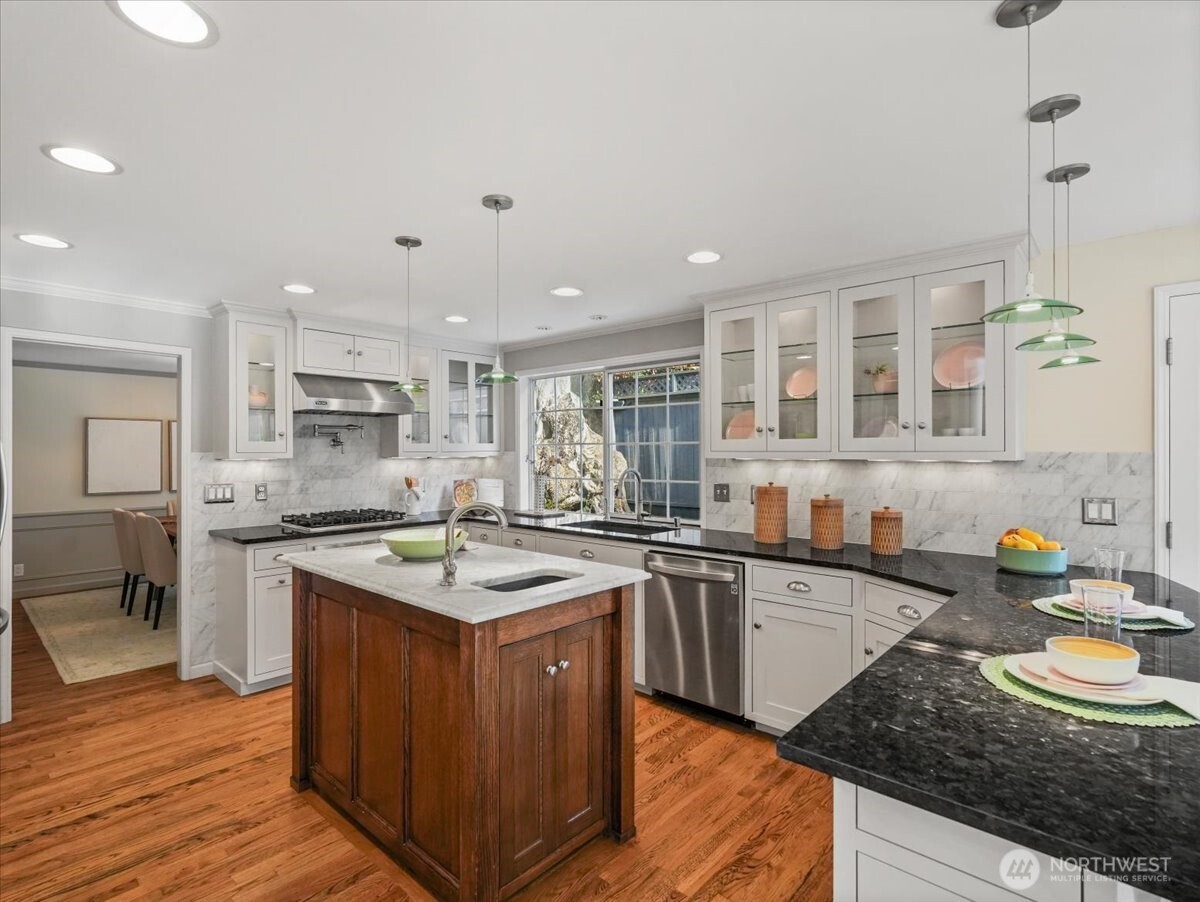 8255 SE 59th Street , Mercer Island, WA 98040