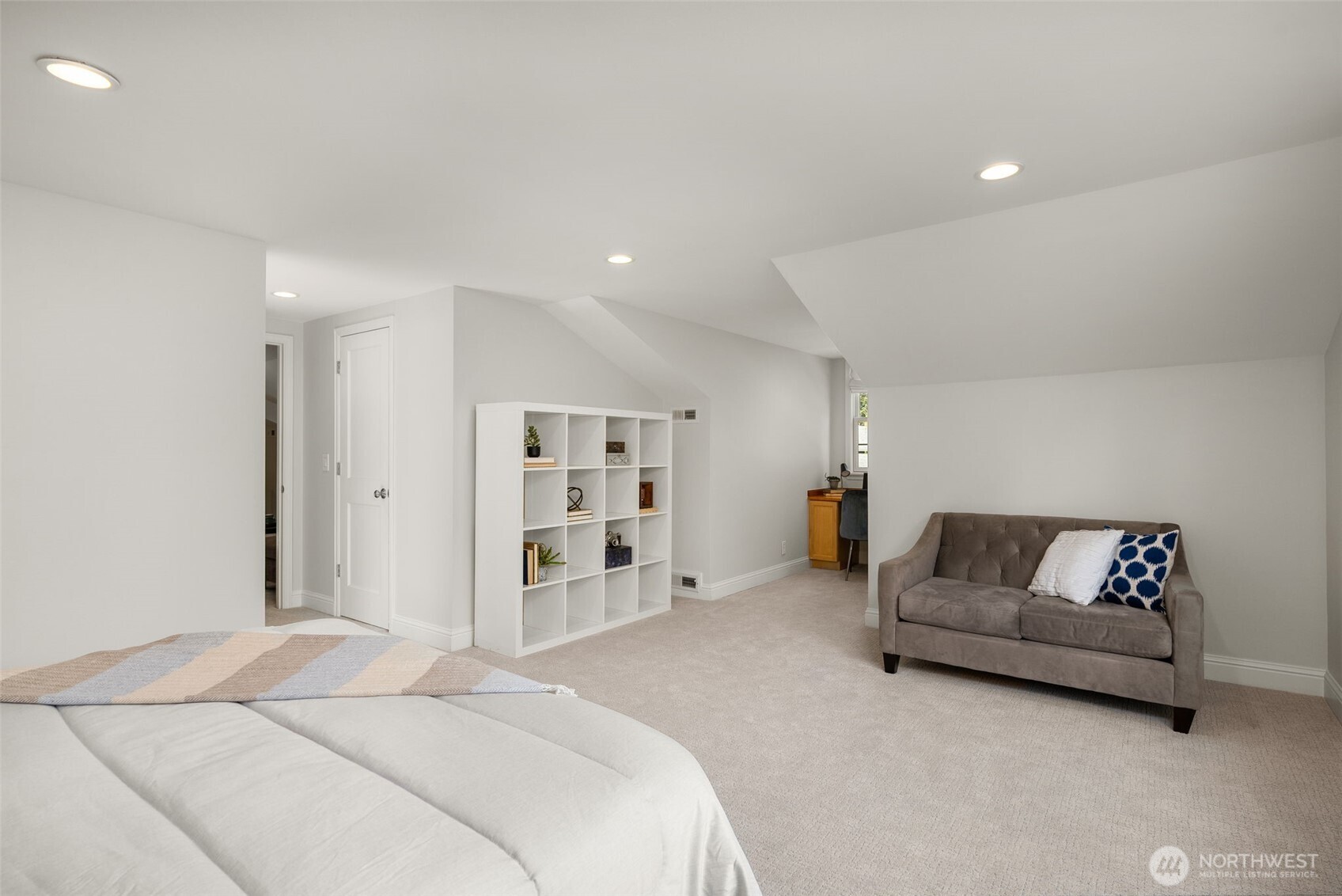 8421 SE 72nd Place , Mercer Island, WA 98040