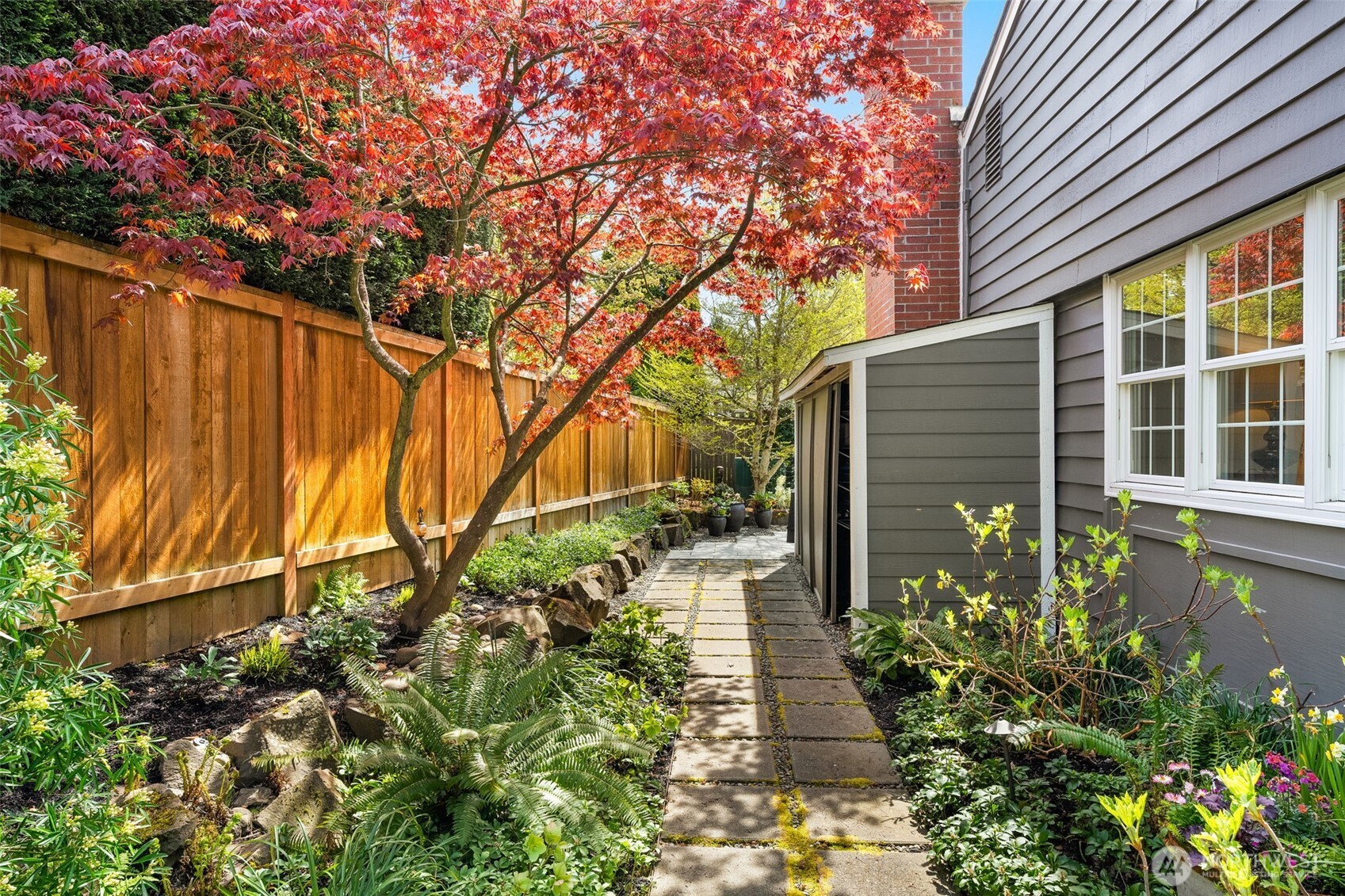 8421 SE 72nd Place , Mercer Island, WA 98040