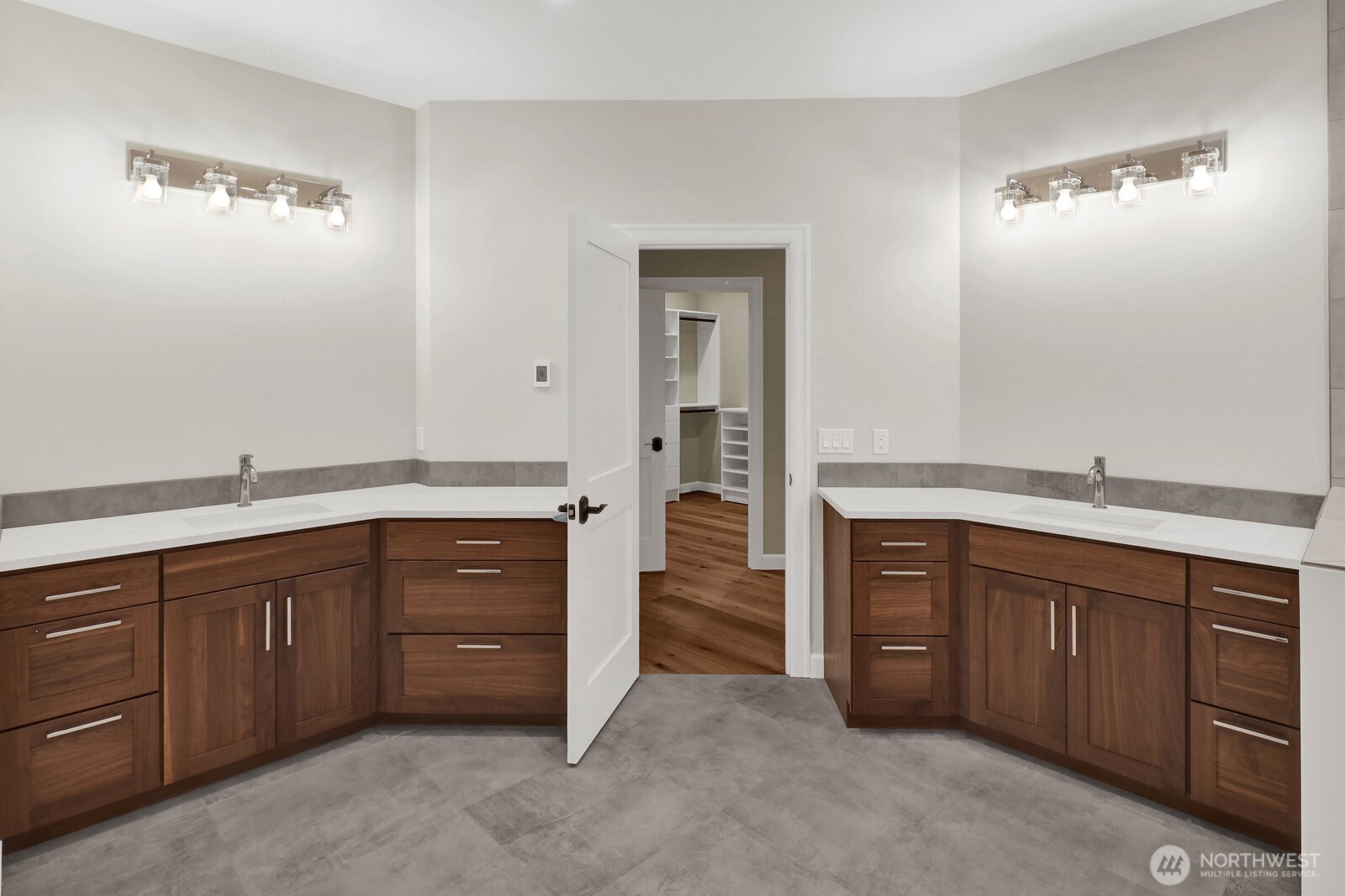 8784 Goshawk Road , Blaine, WA 98230