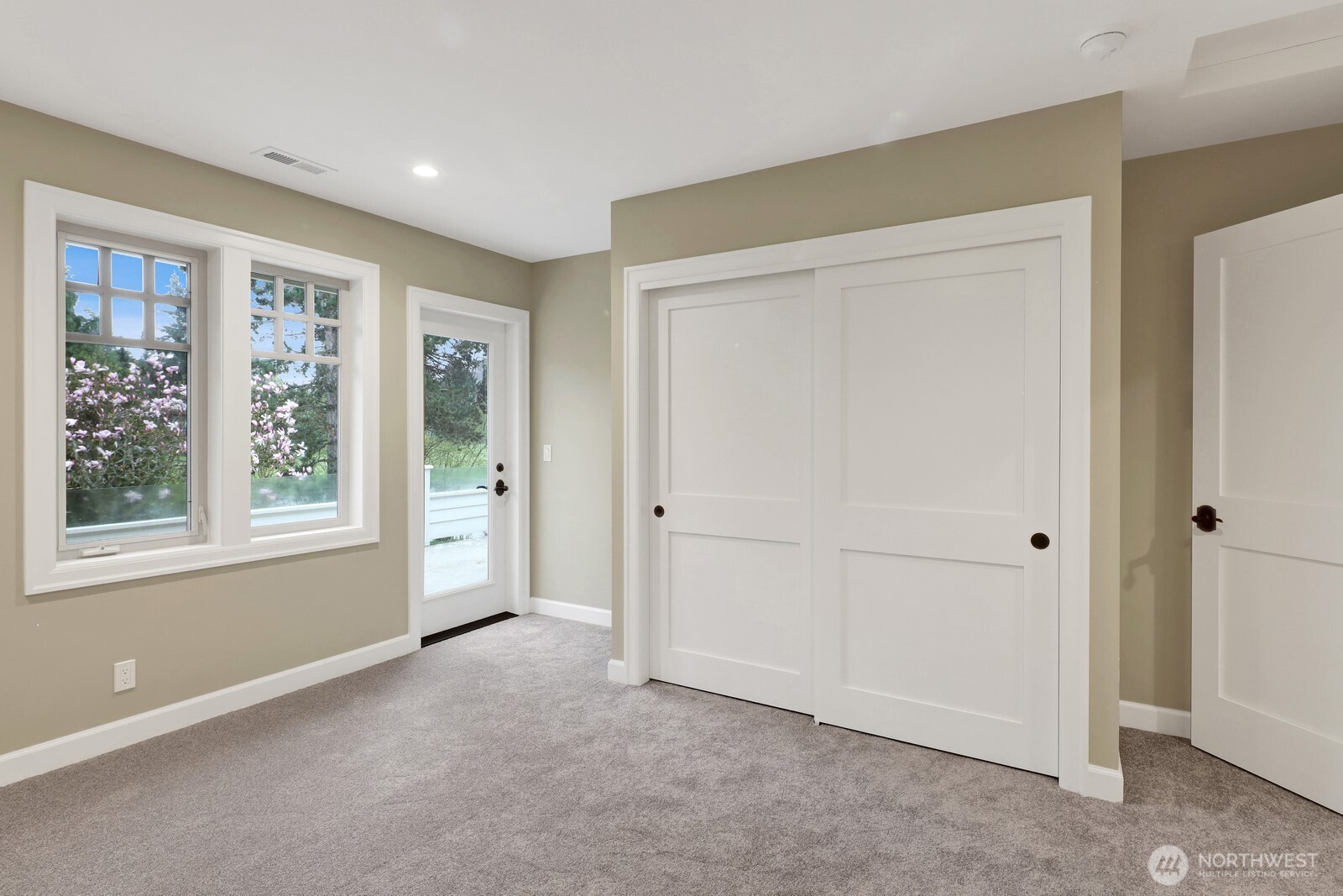 8784 Goshawk Road , Blaine, WA 98230