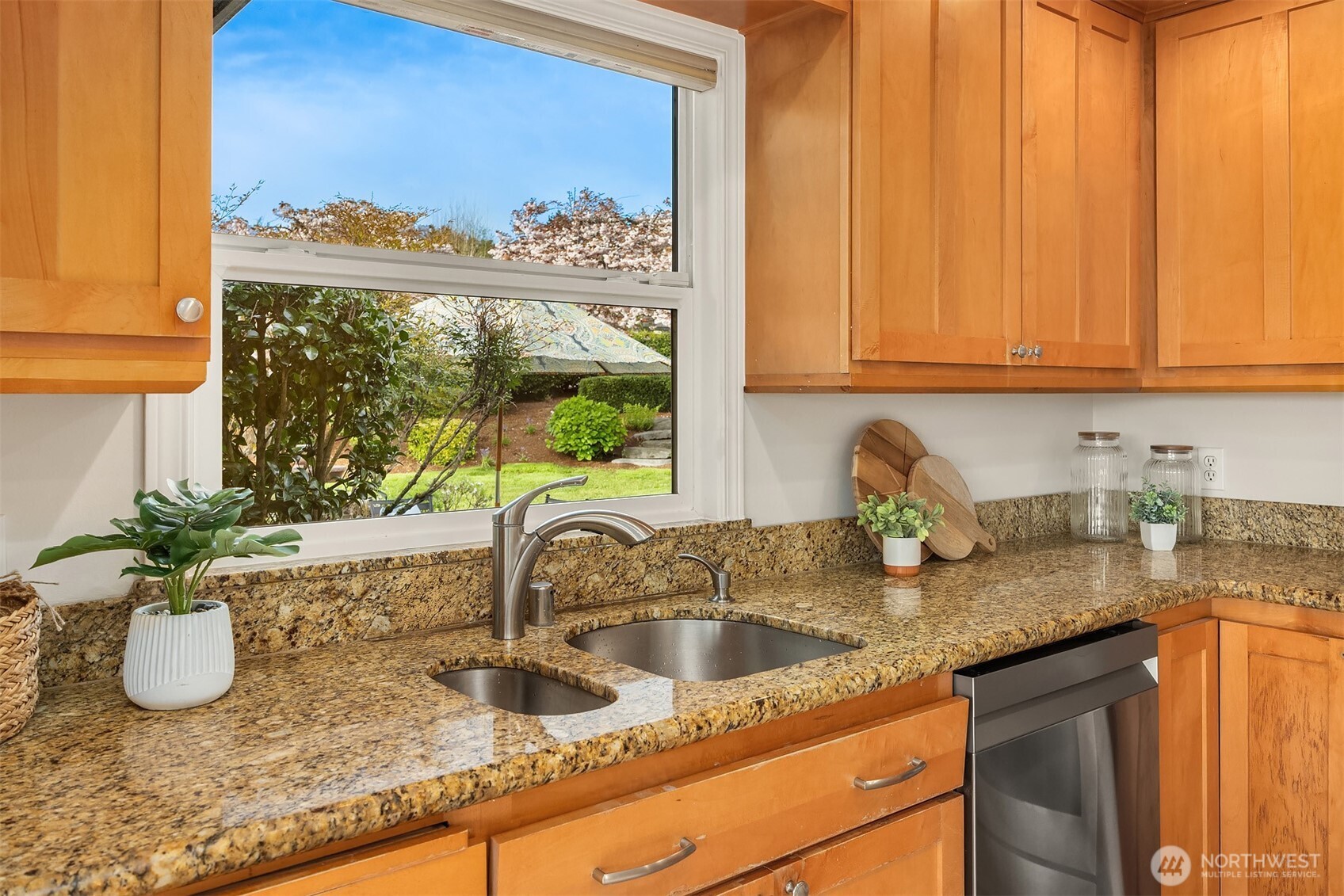 9359 Sunset Way , Bellevue, WA 98004