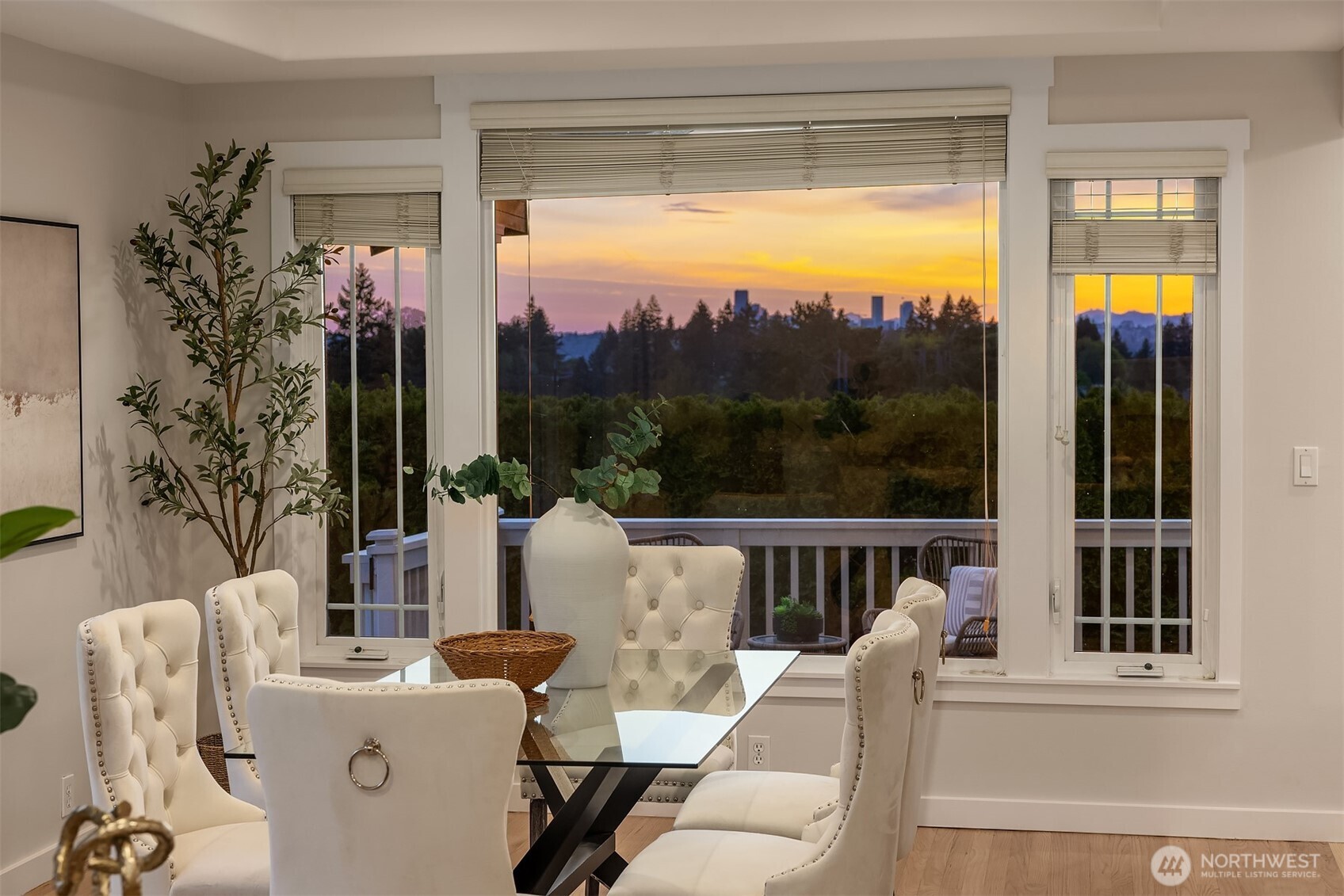 9359 Sunset Way , Bellevue, WA 98004