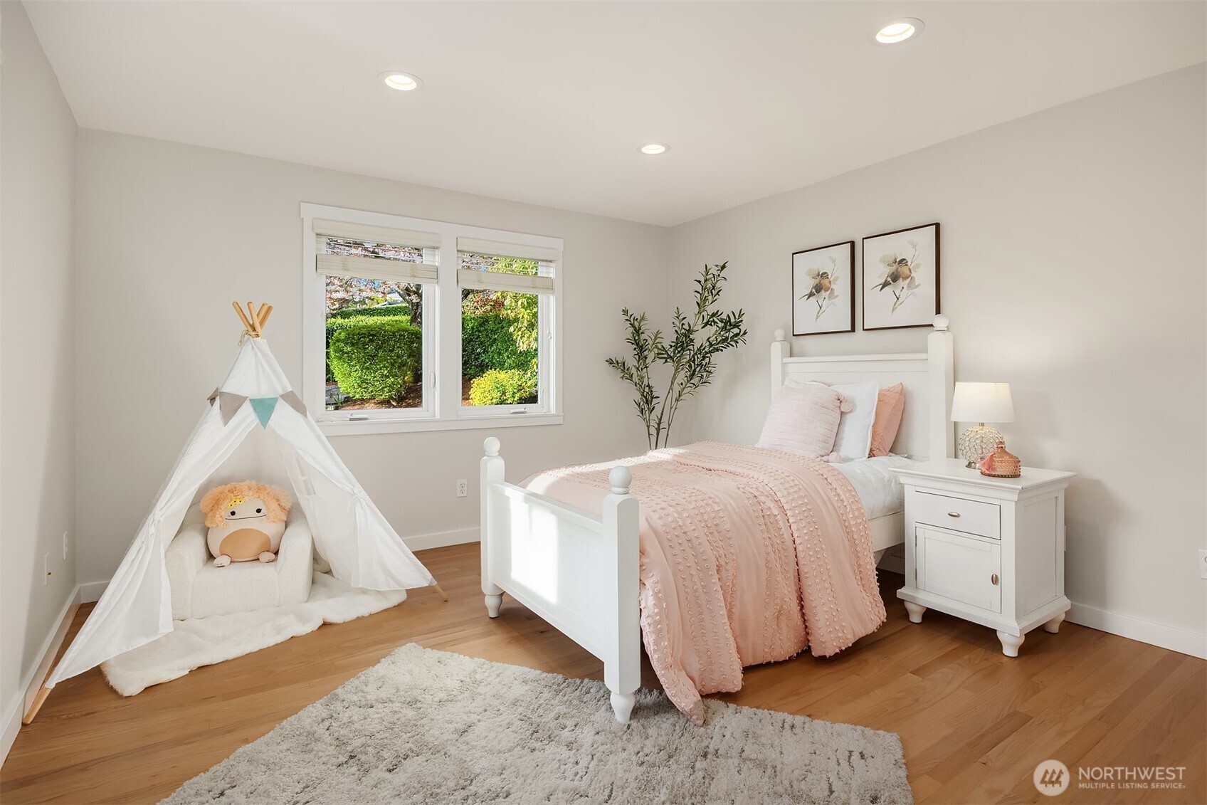 9359 Sunset Way , Bellevue, WA 98004