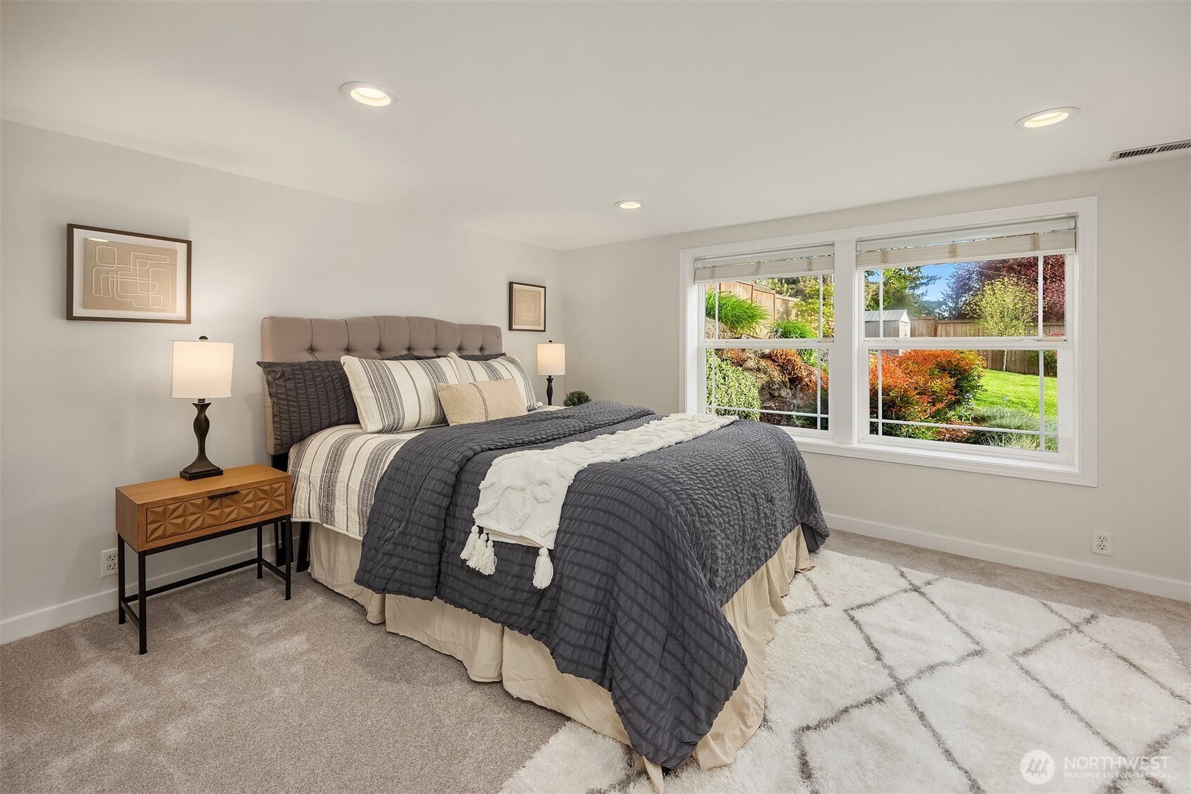 9359 Sunset Way , Bellevue, WA 98004