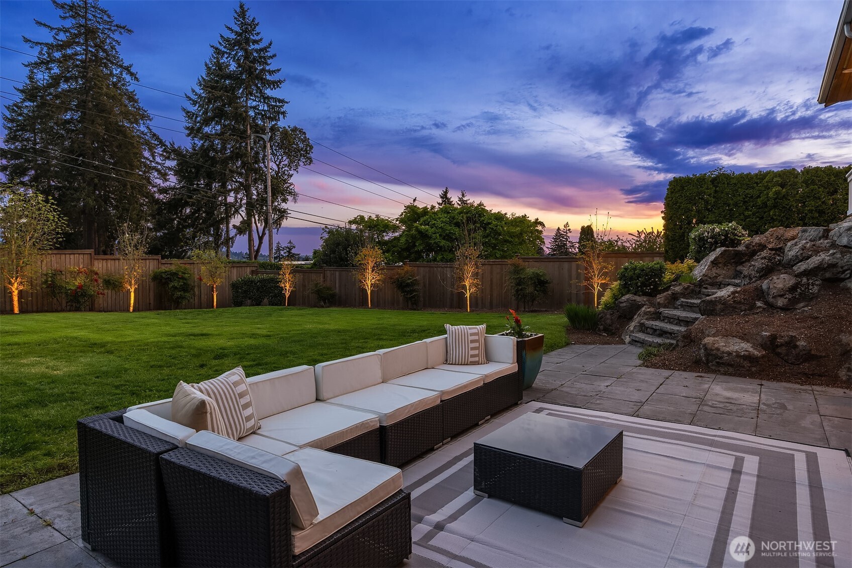 9359 Sunset Way , Bellevue, WA 98004