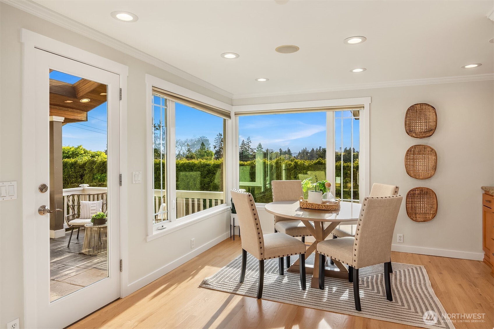 9359 Sunset Way , Bellevue, WA 98004