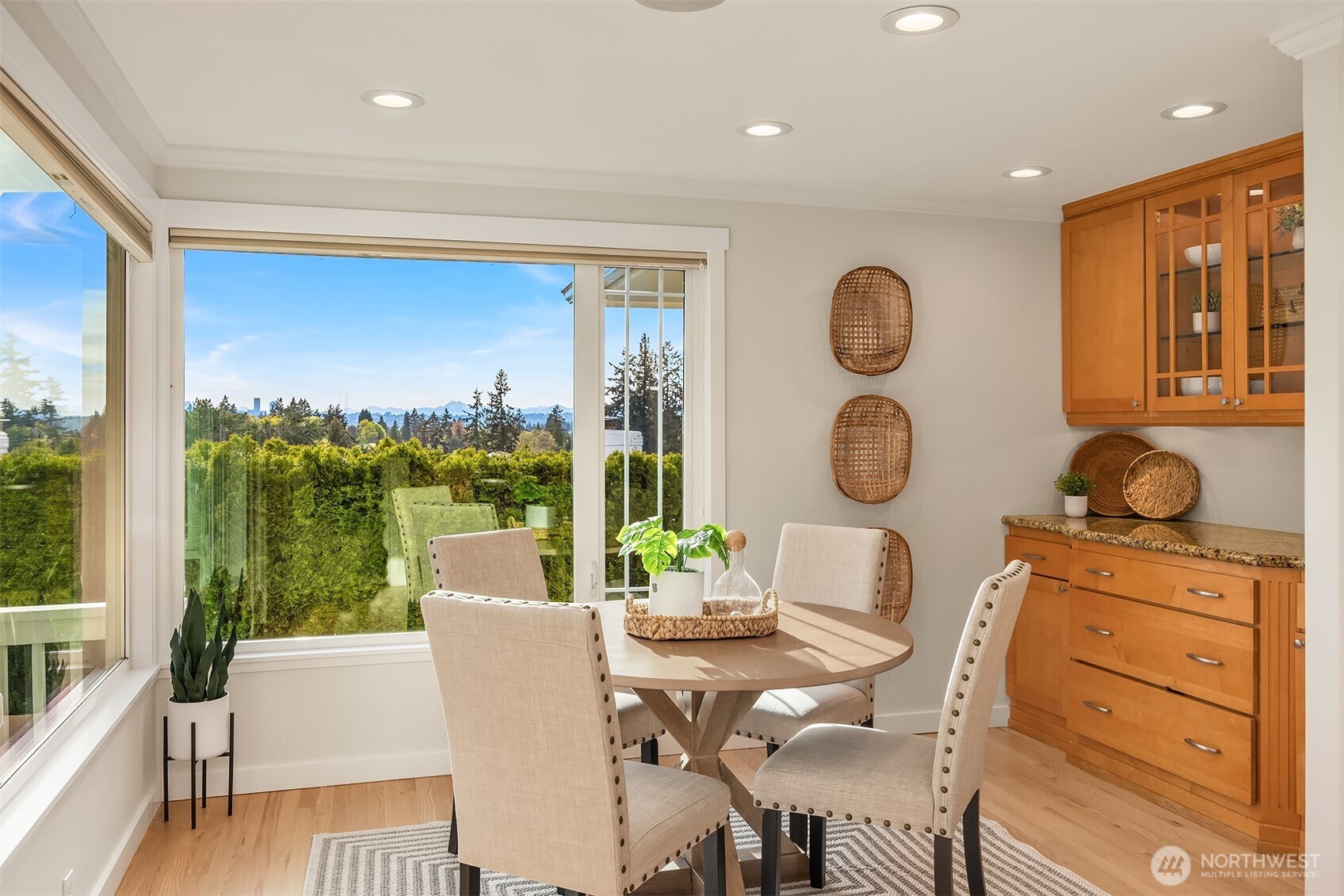 9359 Sunset Way , Bellevue, WA 98004