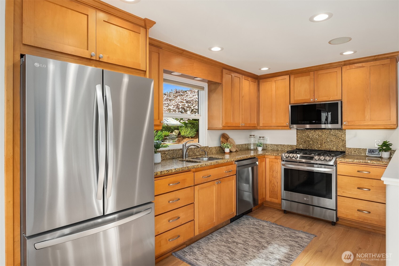 9359 Sunset Way , Bellevue, WA 98004