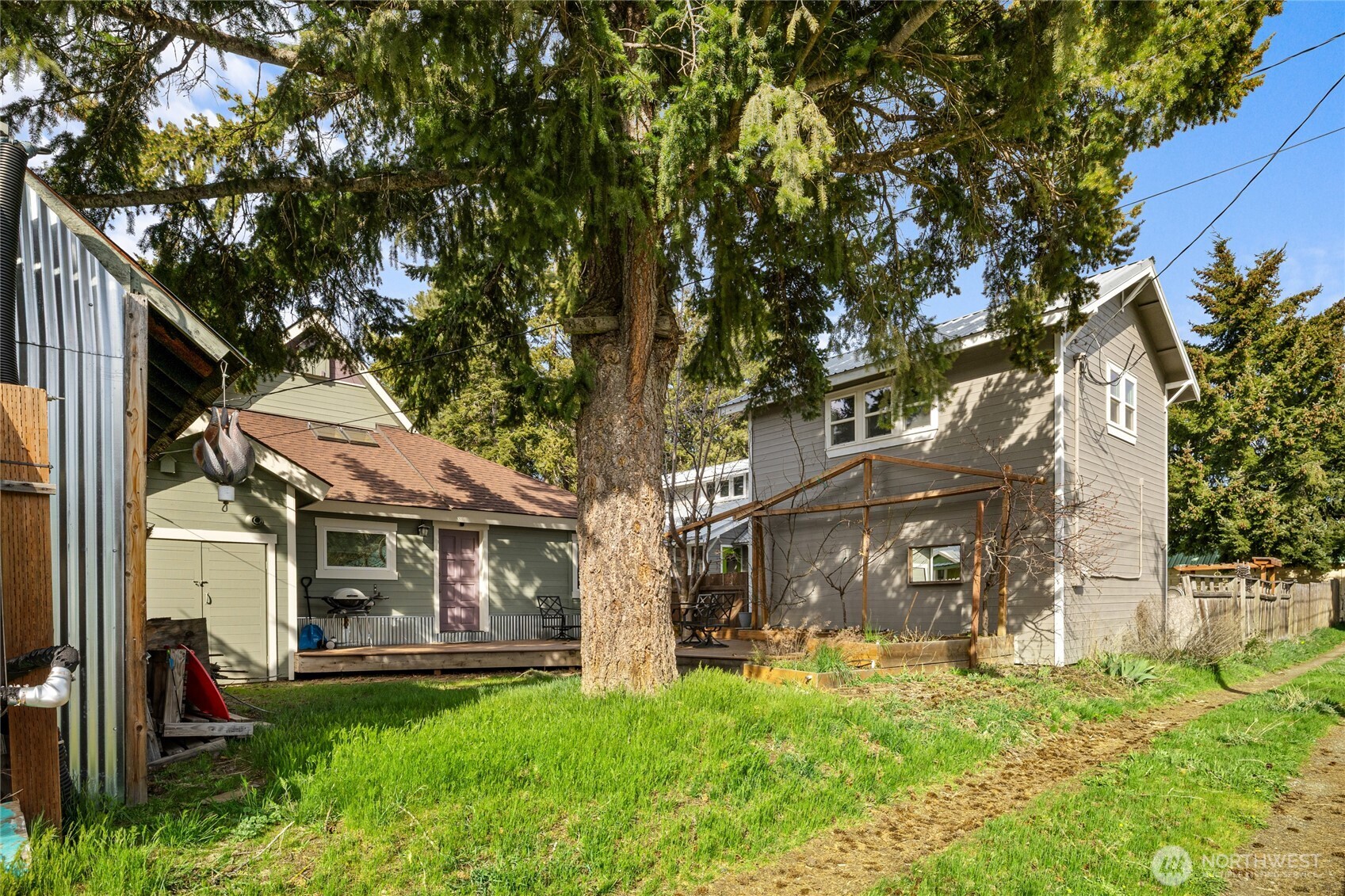 132 4th Street , Roslyn, WA 98941