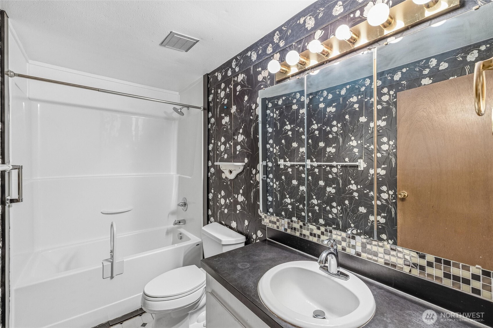 6725 La Bello Drive , Lynden, WA 98264