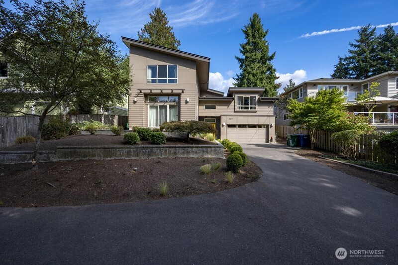 10644 Bartlett Avenue NE, Seattle, WA 98125