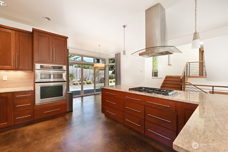 10644 Bartlett Avenue NE, Seattle, WA 98125