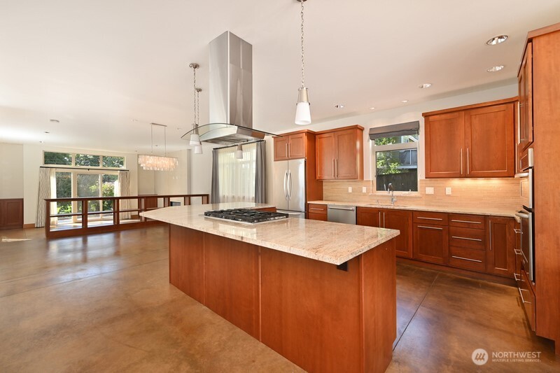 10644 Bartlett Avenue NE, Seattle, WA 98125