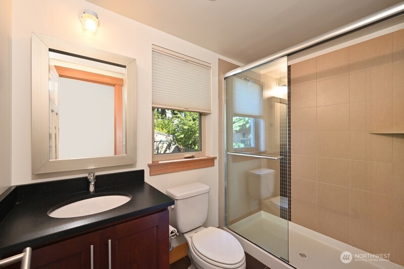 10644 Bartlett Avenue NE, Seattle, WA 98125