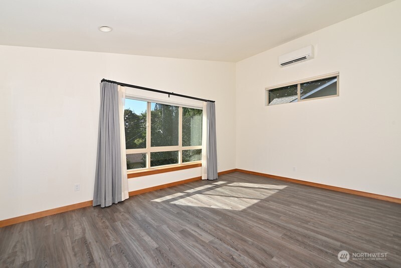 10644 Bartlett Avenue NE, Seattle, WA 98125