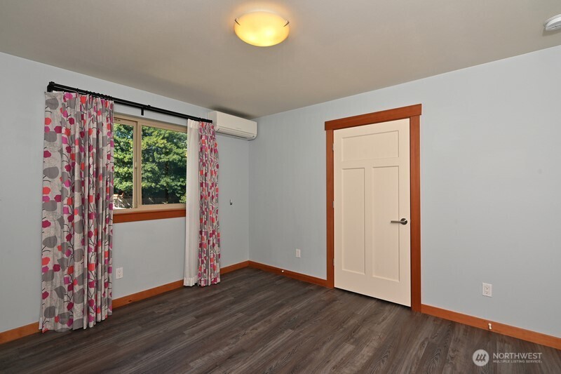 10644 Bartlett Avenue NE, Seattle, WA 98125