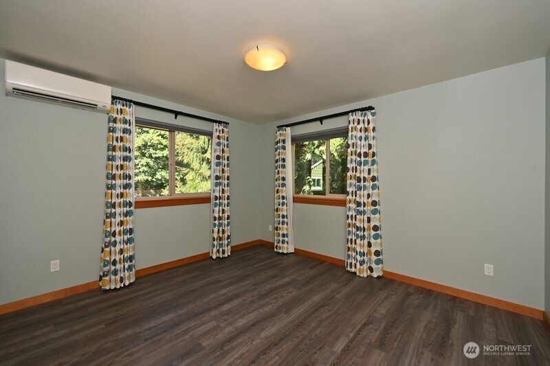 10644 Bartlett Avenue NE, Seattle, WA 98125
