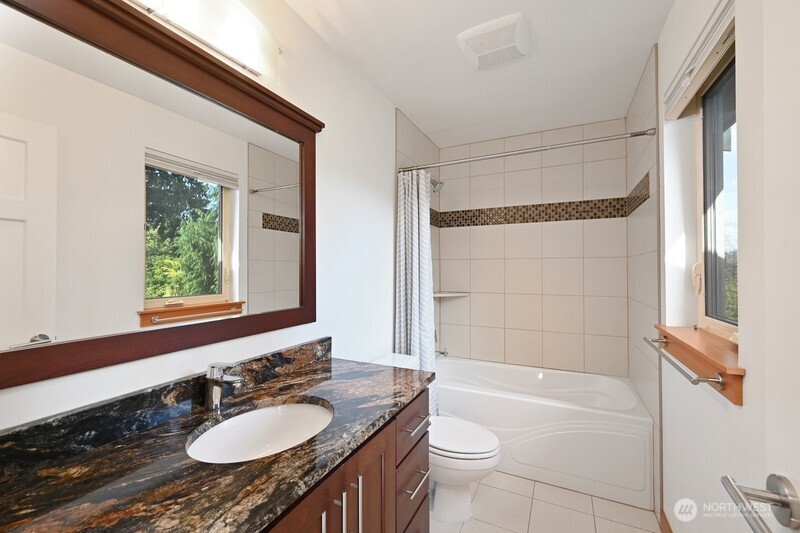 10644 Bartlett Avenue NE, Seattle, WA 98125