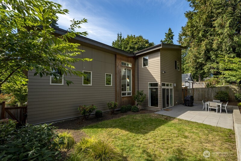 10644 Bartlett Avenue NE, Seattle, WA 98125