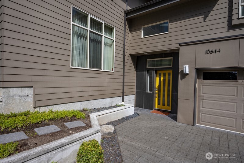 10644 Bartlett Avenue NE, Seattle, WA 98125