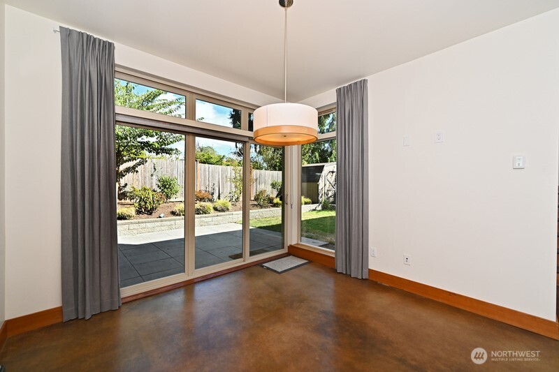 10644 Bartlett Avenue NE, Seattle, WA 98125