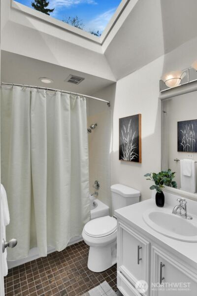 12570 Riviera Place NE, Seattle, WA 98125 - Photo 27